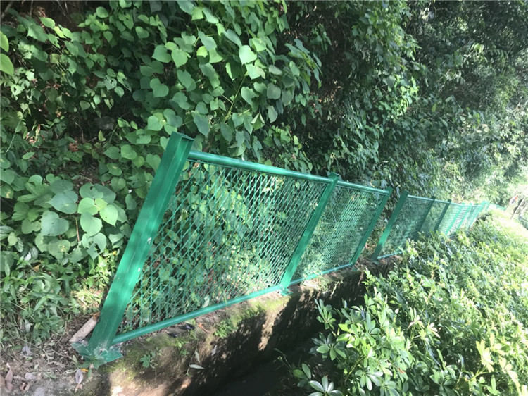 自然保護(hù)區(qū)建設(shè)管護(hù)用鐵絲網(wǎng)圍欄